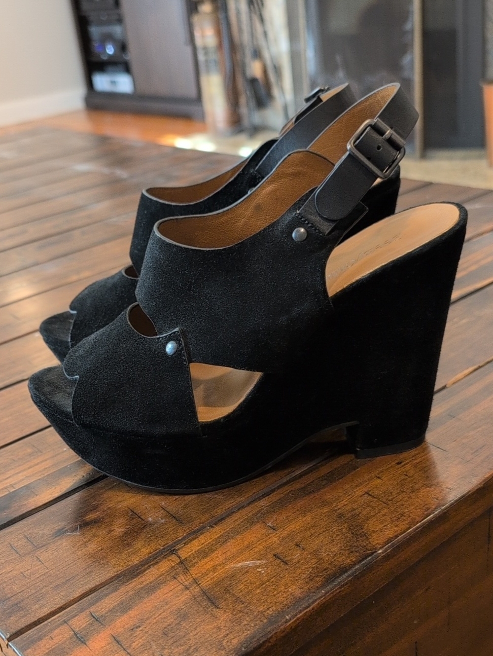 See By Chloe Platform Wedge Cut Out Suede Sandal Shoe Runs Small